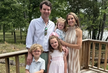 Img-meet-the-team-Dr. Robin Hollon